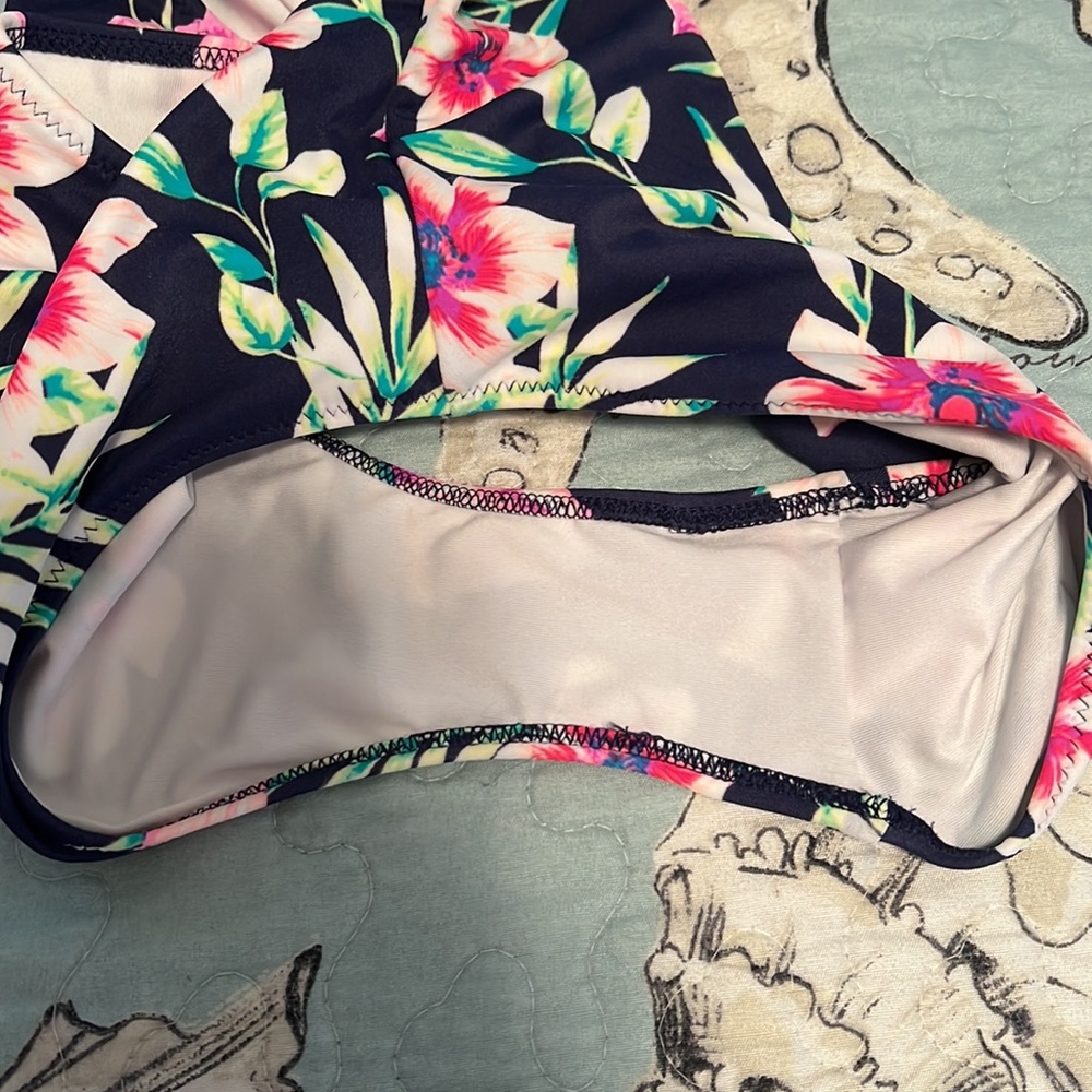 NWOT PINK Sexy Floral One Piece Swimsuit 🩱 - Picture 4 of 9